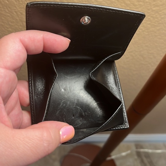 Authentic GUCCI Black Smooth Leather Silver G Logo Men’s Bifold Wallet (Unisex) - Picture 6 of 14